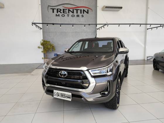 TOYOTA HILUX 2.8 D-4D TURBO DIESEL CD SRX 4X4 AUTOMÁTICO